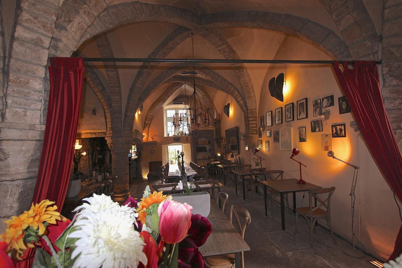 Gothique Cafe Ξενοδοχείο Baume-les-Messieurs Εξωτερικό φωτογραφία